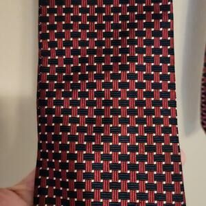 Nice patterned red and blue boxy patterned tie work or casual